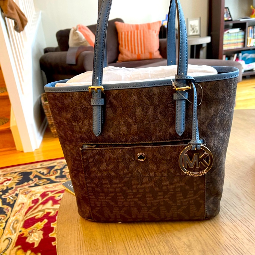 Michael Kors MK Signature Style Tote